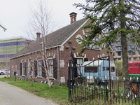 902904 Gezicht op de woning bij de voormalige boerderij Ter Weide (Hof van Monaco 1) in de wijk Leidsche Rijn te ...